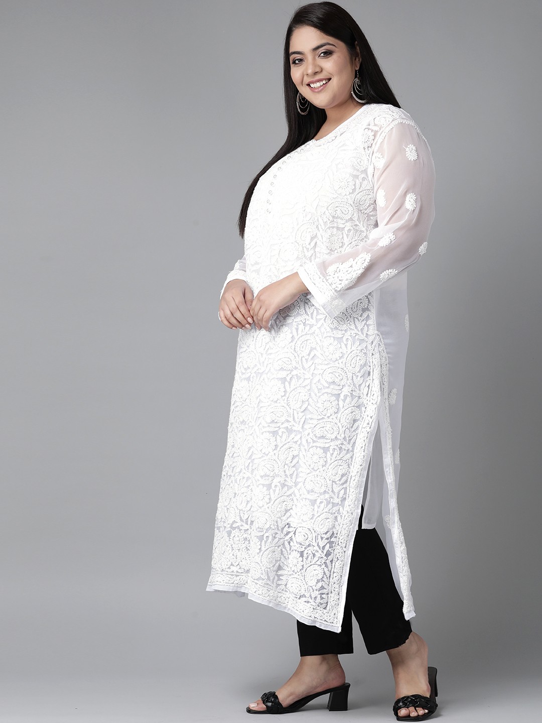

ADA Women Plus Size White Chikankari Embroidered Handloom Kurta with Inner