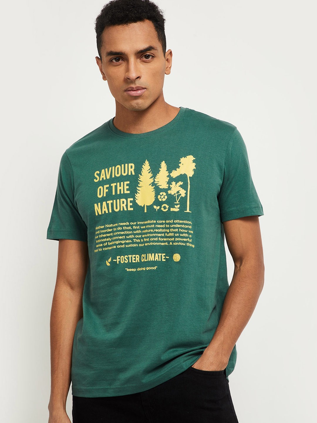 

max Men Green Typography Printed Applique T-shirt