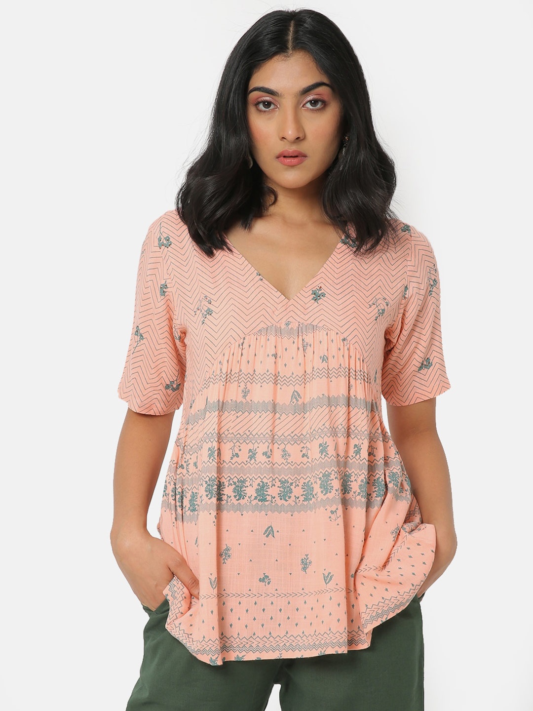 

Saaki Peach-Coloured & Green Geometric Regular Top