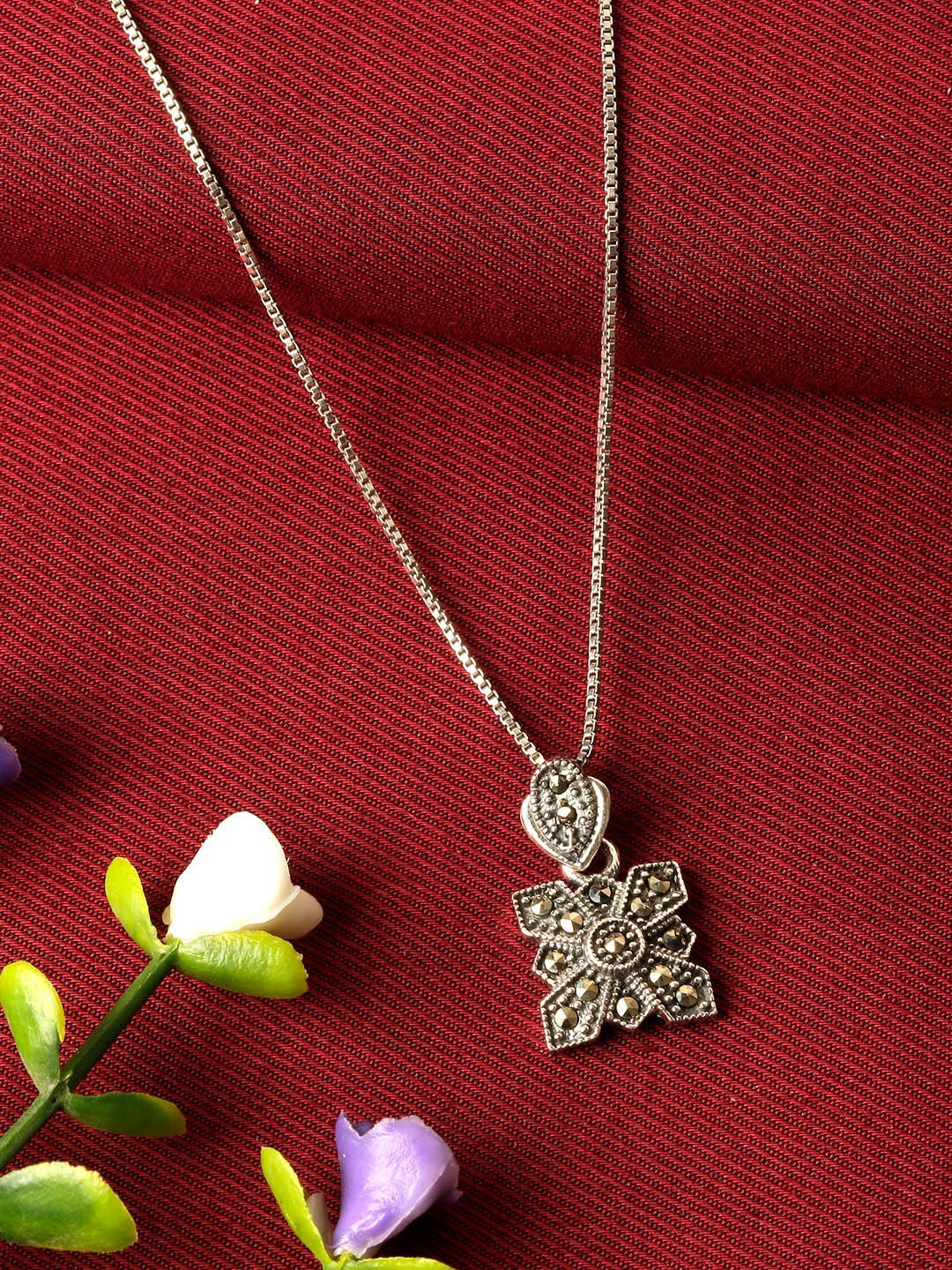 

AVNI by GIVA 925 Sterling Silver Symmetry Pendant with Box Chain