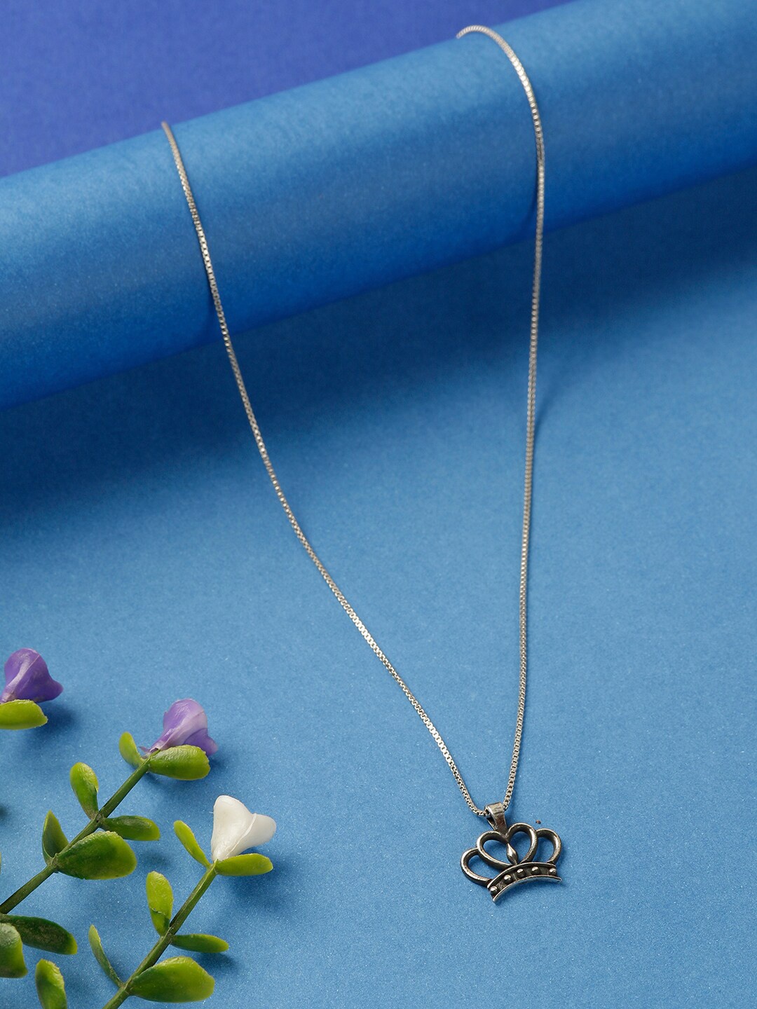 

GIVA 925 Sterling Silver Oxidised Royal Crown Pendant with Box Chain
