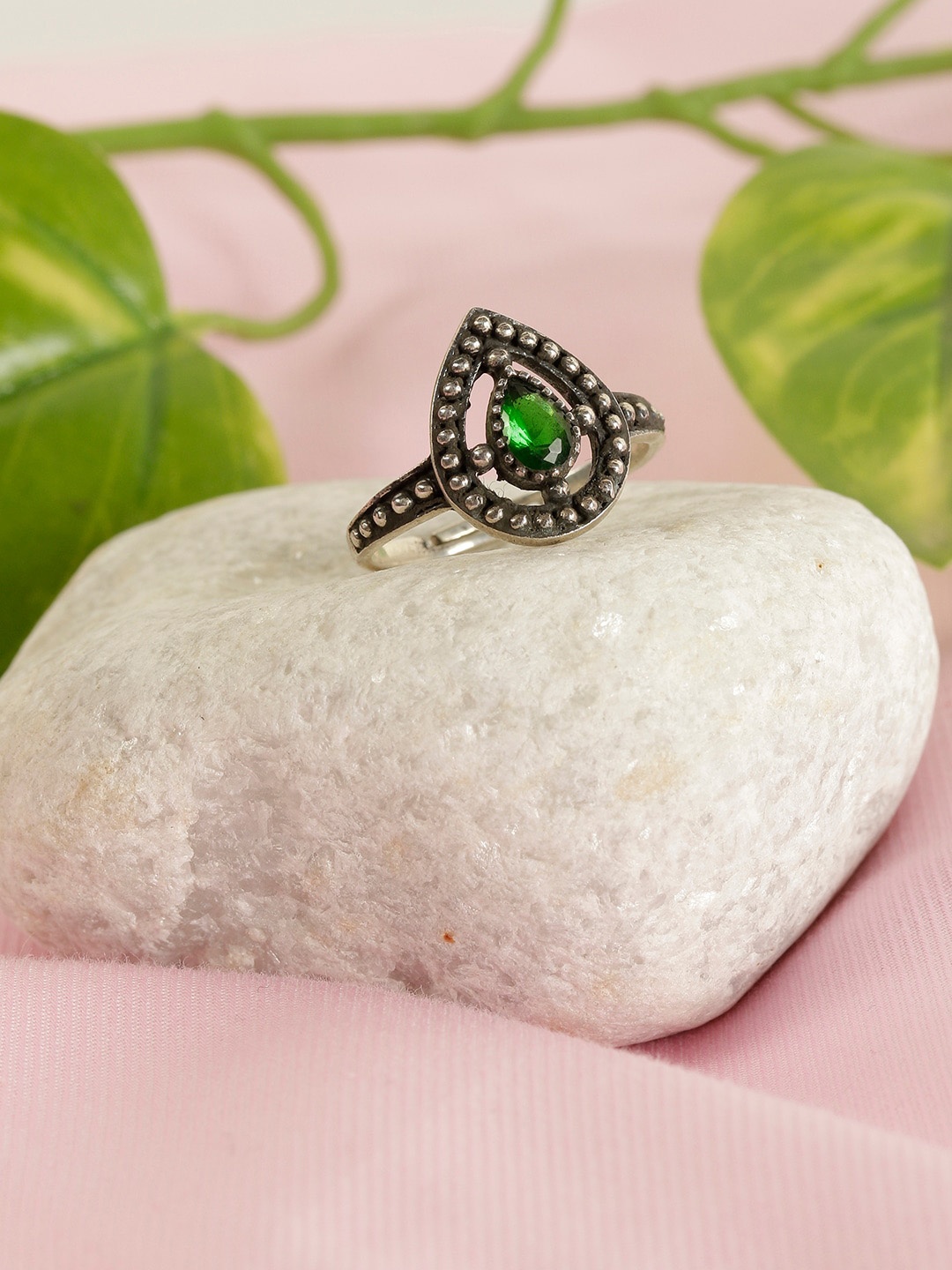

GIVA 925 Sterling Silver Green Oxidised Drop Ring