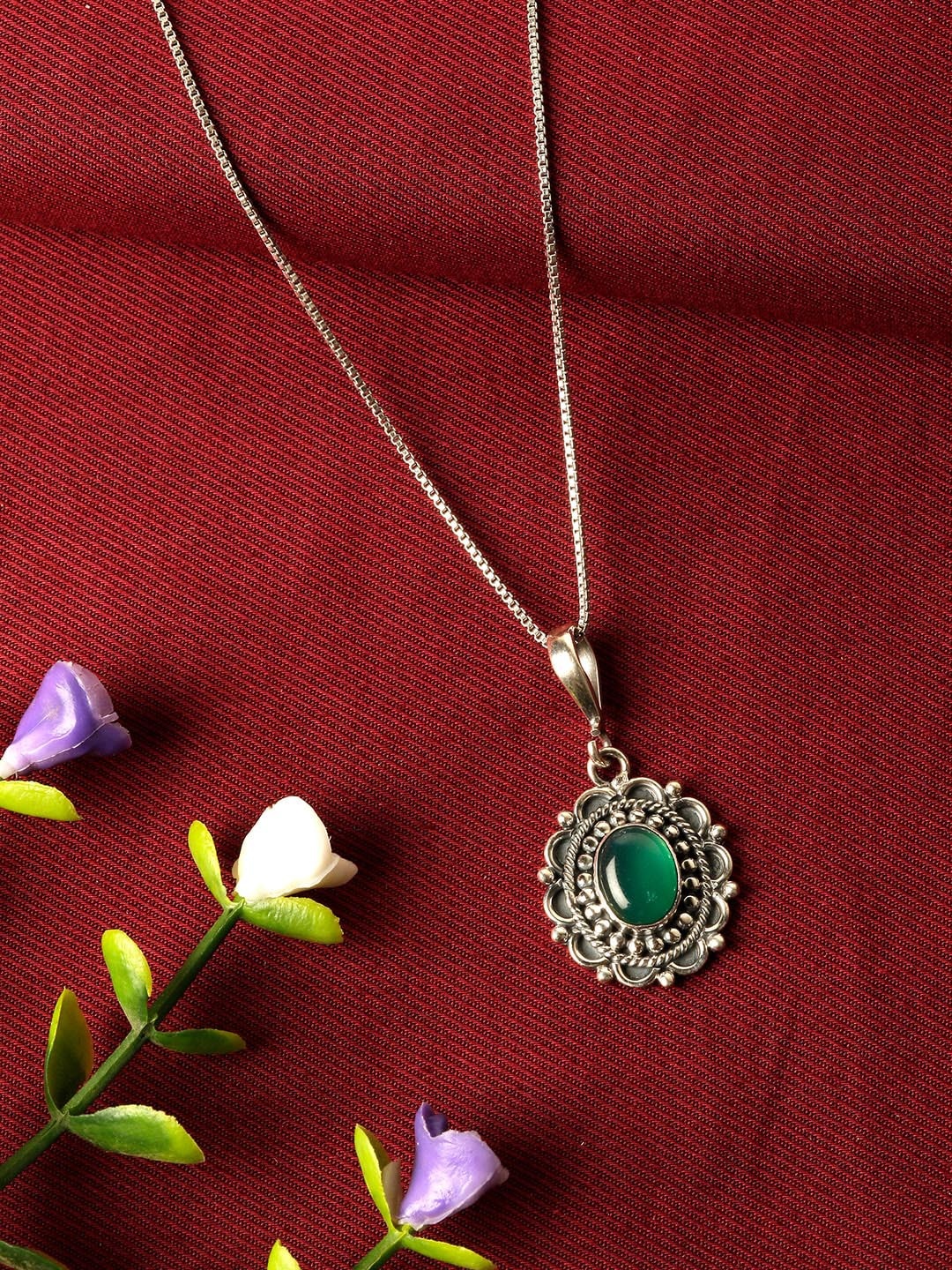 

GIVA 925 Sterling Silver Oxidised Green Tribal Pendant with Box Chain