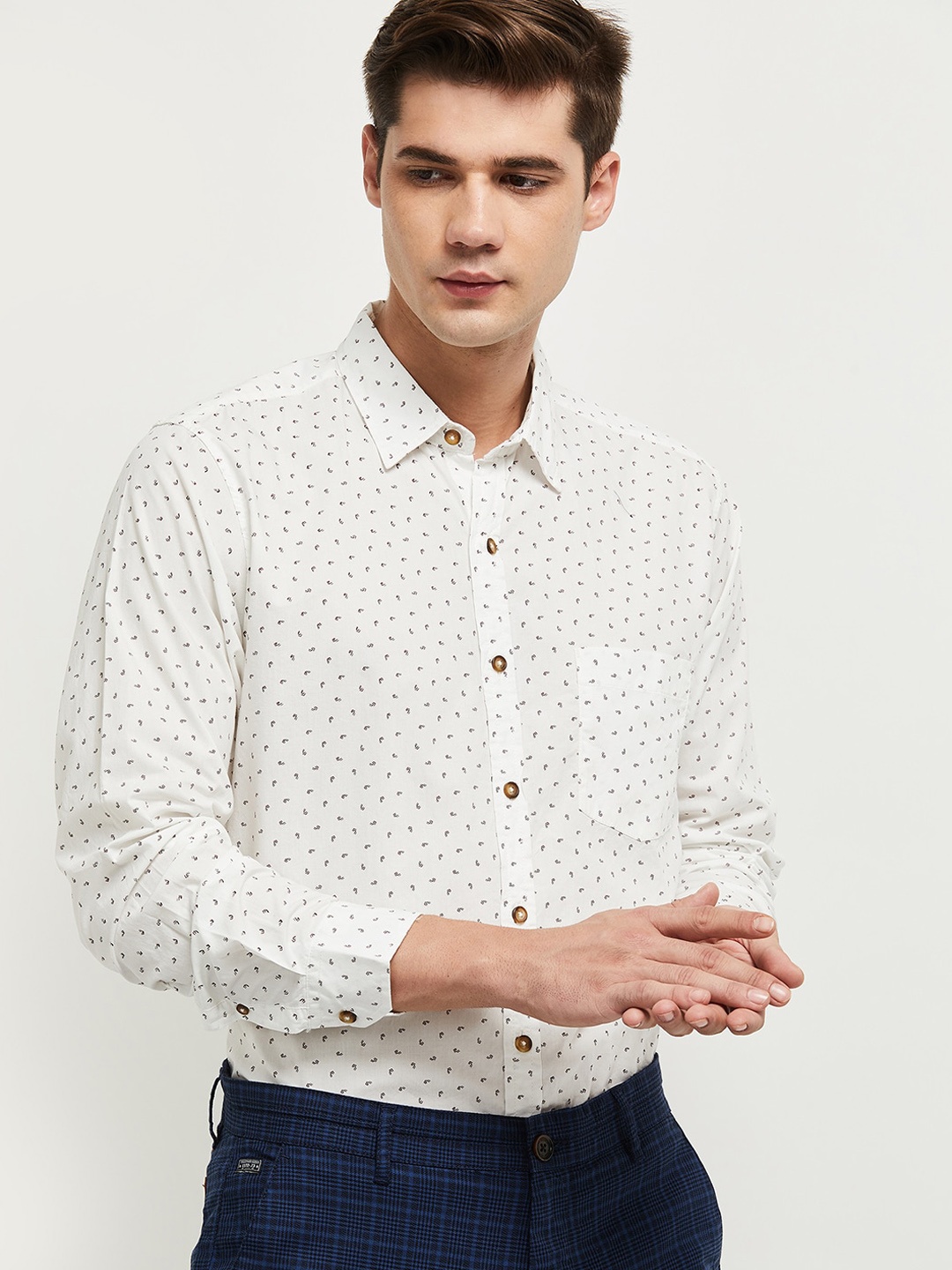

max Men White Printed Casual Shirt
