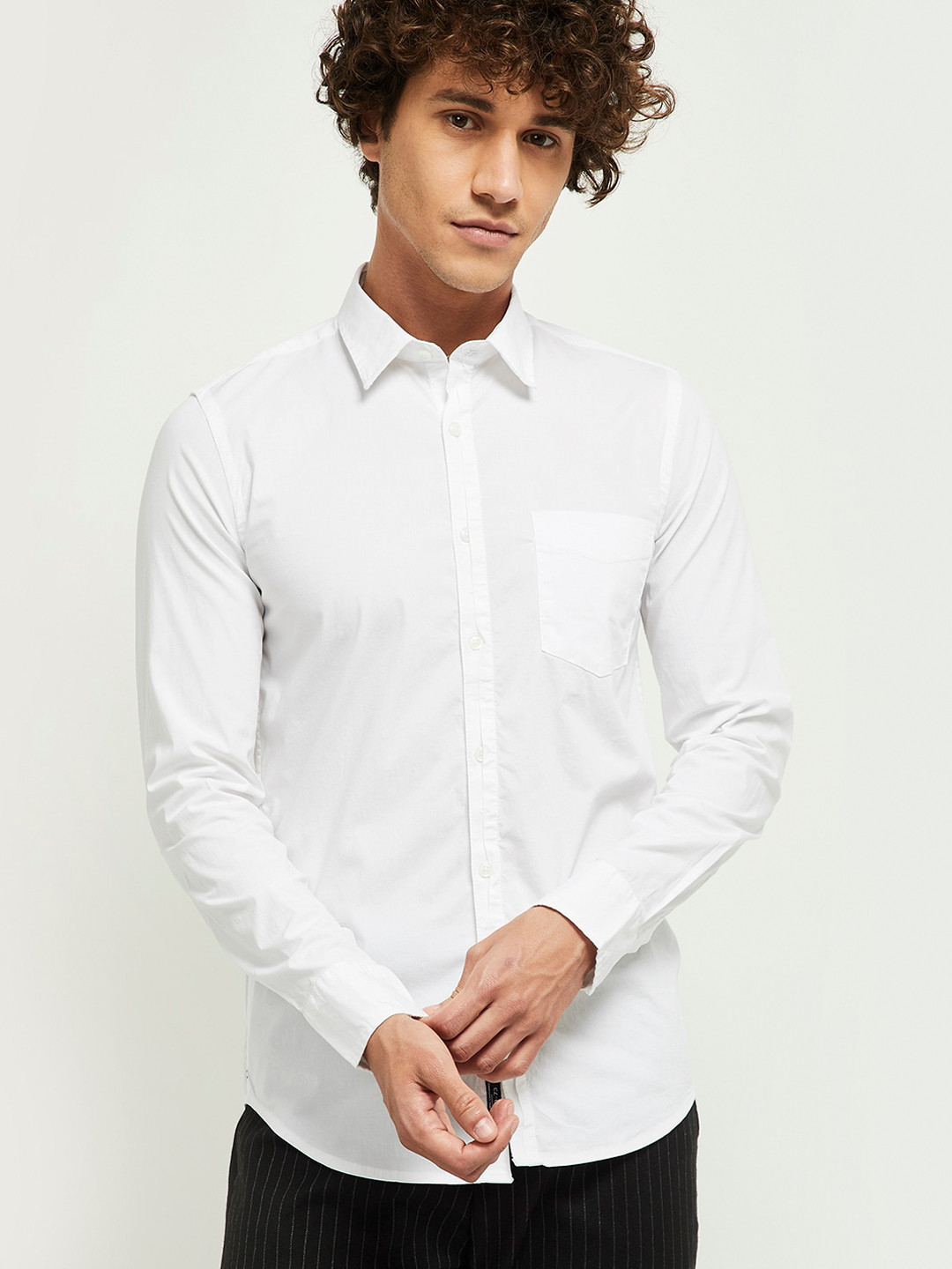 

max Men White Solid Casual Shirt