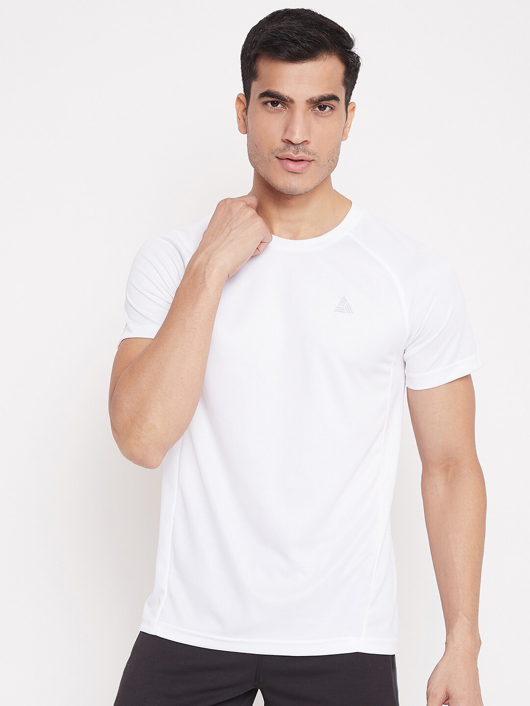 

ATHLISIS Men White Solid Rapid Dry Running T-shirt