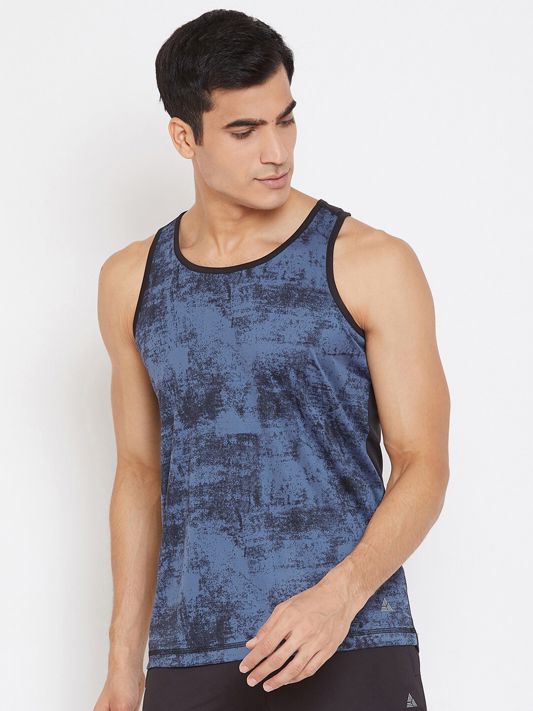 

ATHLISIS Men Blue and Black Abstract Printed Rapid Dry Outdoor Sports T-shirt