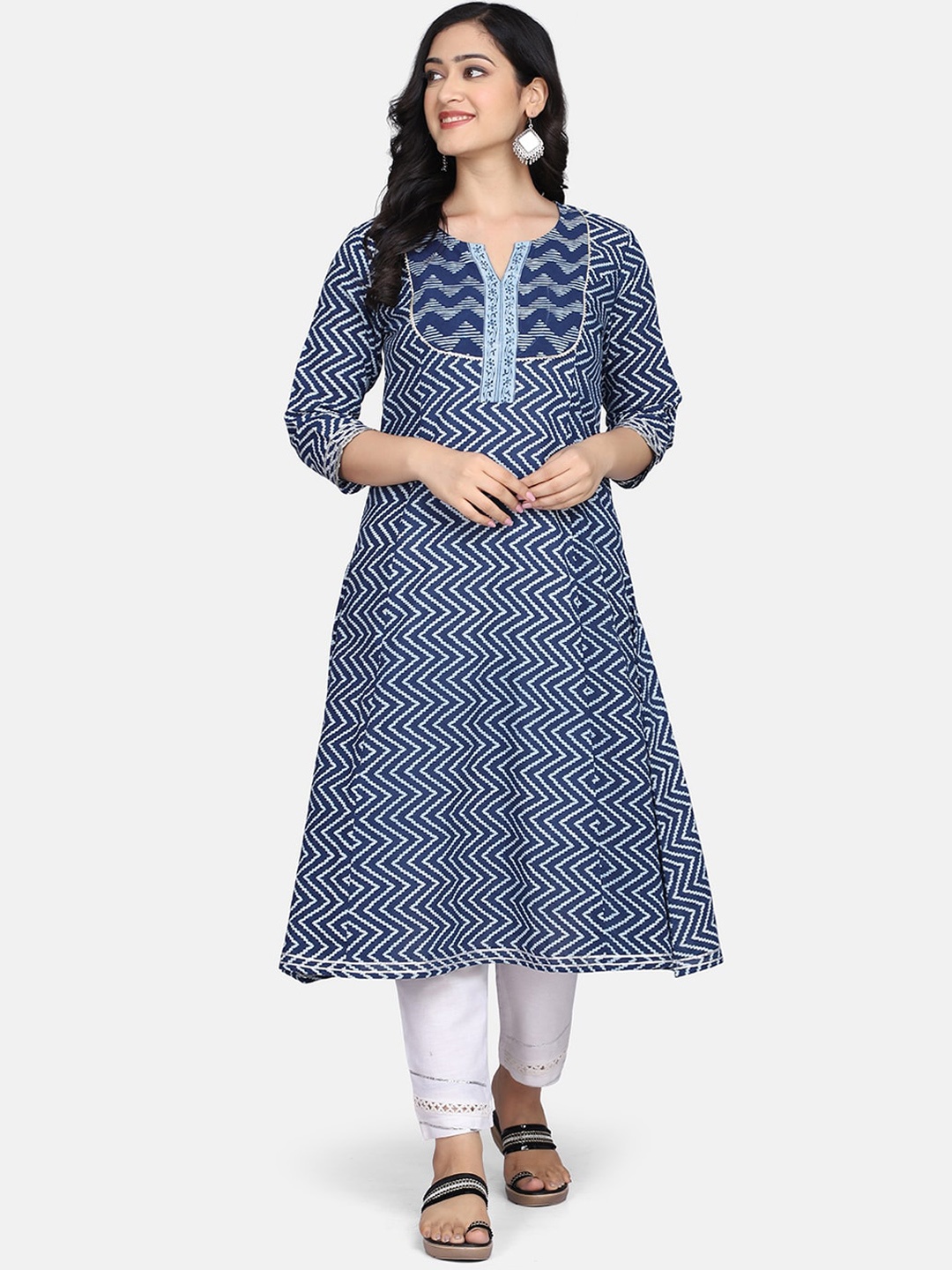 

Mirraw Women Navy Blue and White Geometric Block Printed A-Line Kurta
