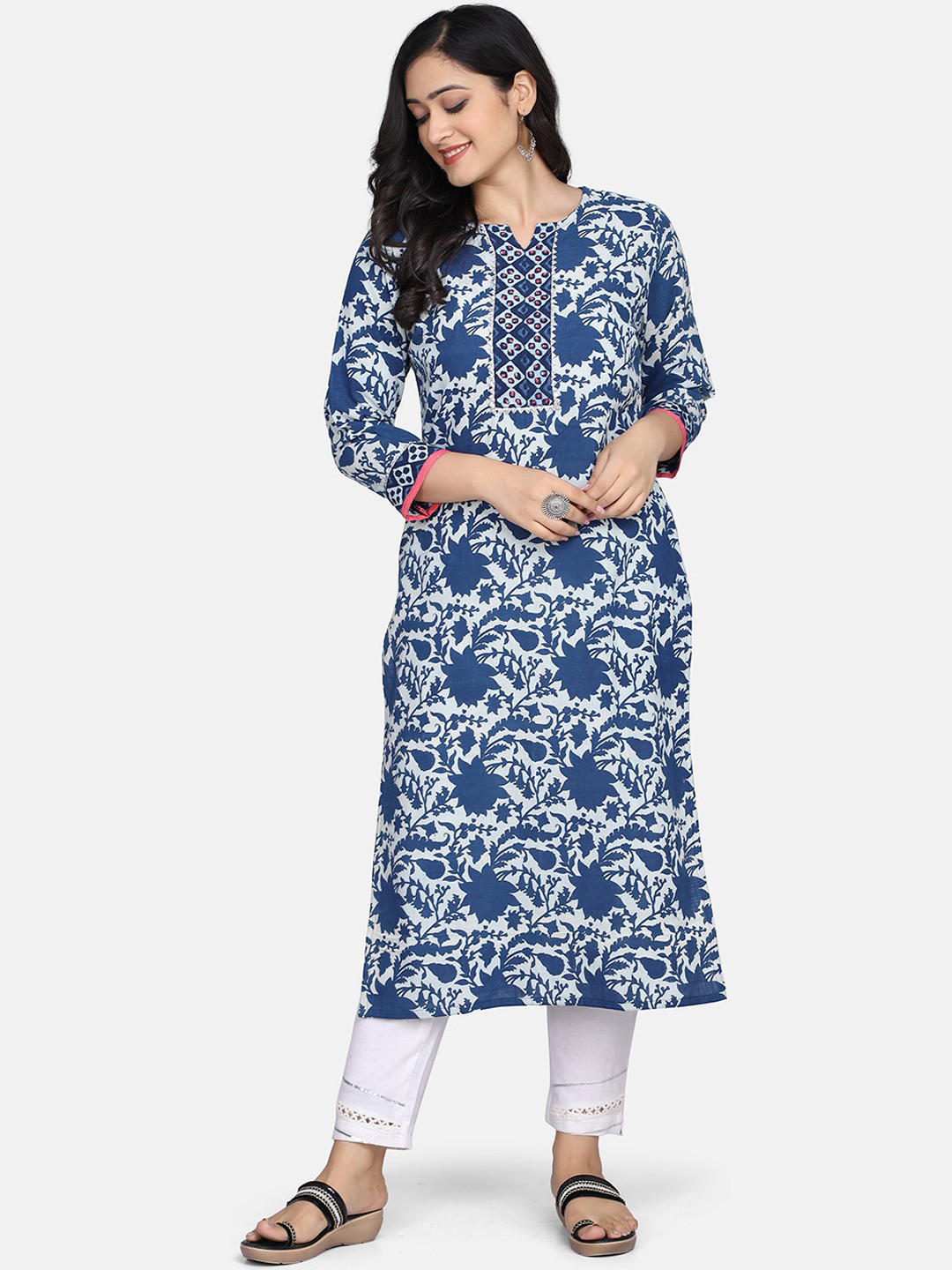 

Mirraw Women Navy Blue and White Ethnic Motifs Handblock Printed Kurta