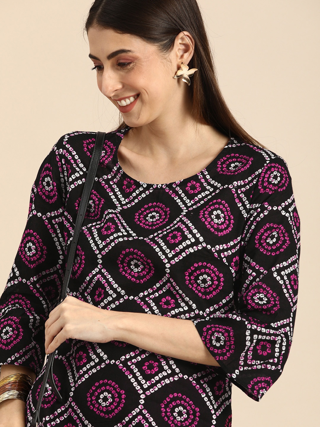 

Anouk Women Black & Magenta Geometric Printed Kurta