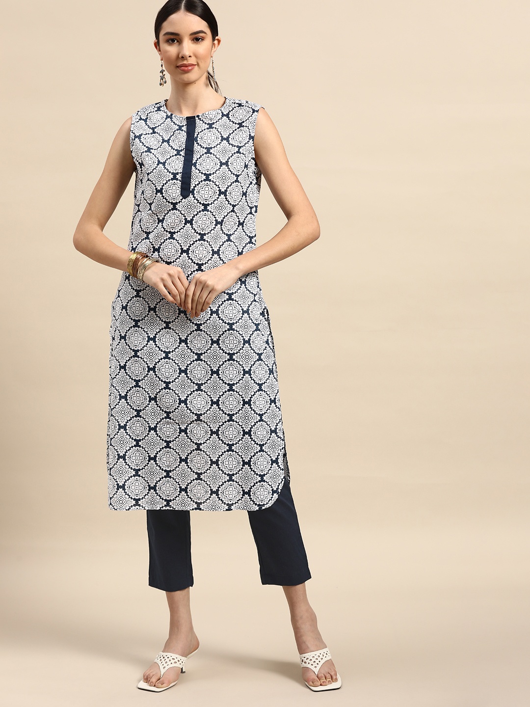 

Anouk Women White & Navy Blue Ethnic Printed Pure Cotton Kurta with Trousers