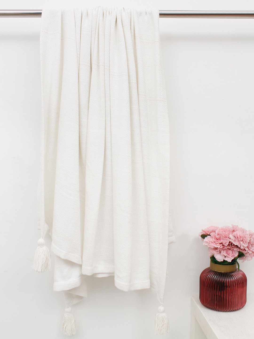 

AVI Living Cream-Coloured Self-Design Waffle Weave Pure Cotton Throw With Tassels