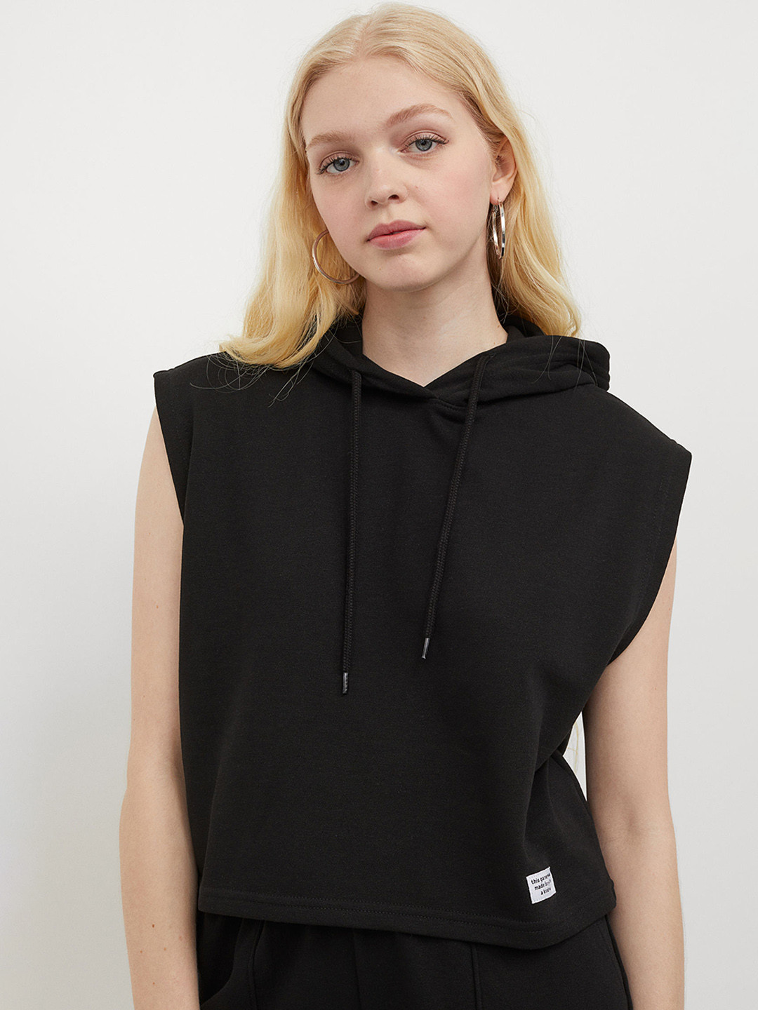 

H&M Women Black Solid Cropped Sleeveless hoodie