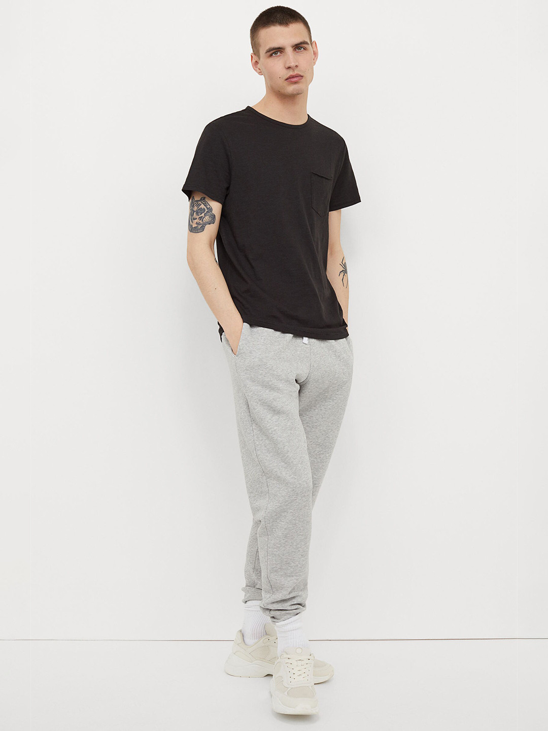 

HM Men Black Solid Regular Fit Cotton Pure Cotton T-shirt