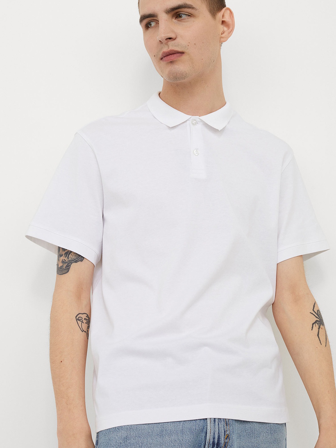 

HM Men White Solid Regular Fit Cotton Polo Pure Cotton T-shirt
