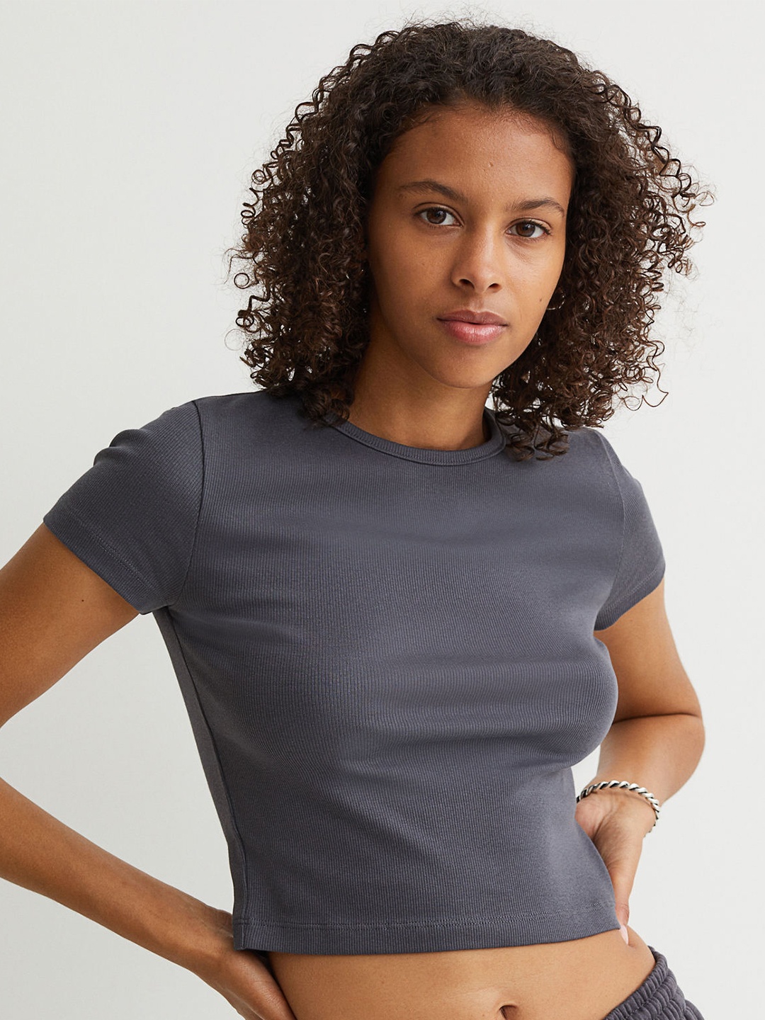 

H&M Women Grey Solid Ribbed Cropped Top