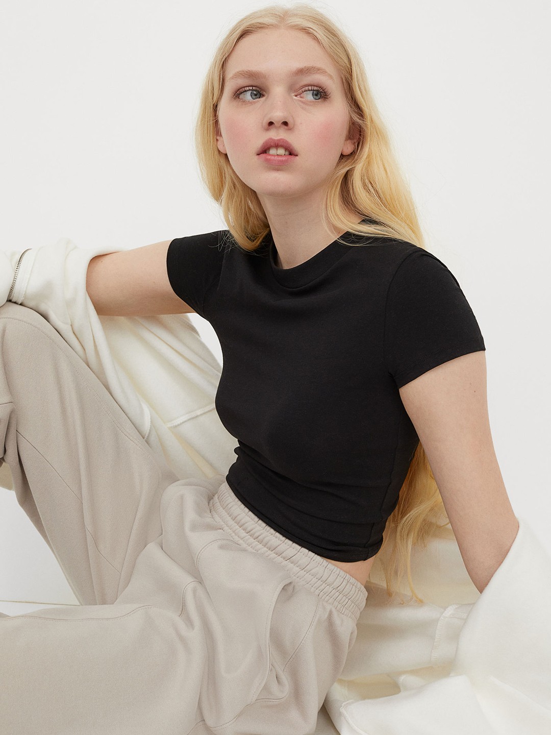 

H&M Women Black Cropped Top