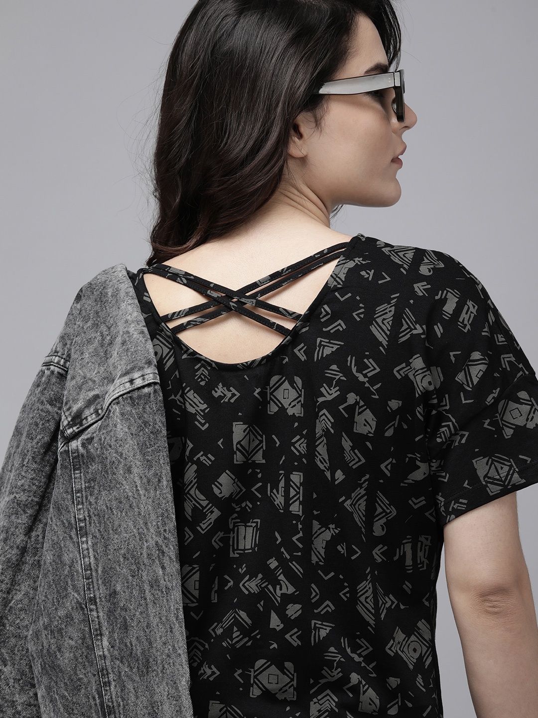 

Roadster Women Black & Grey Geometric Printed Pure Cotton Styled Back Top
