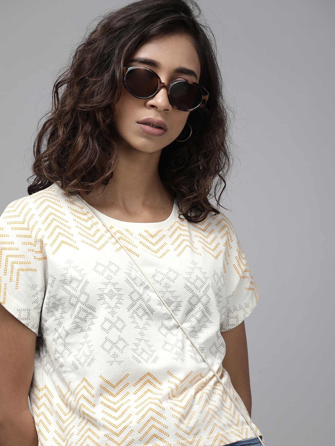 

Roadster Women Off-White & Mustard Yellow Printed Pure Cotton Cropped Regular Top