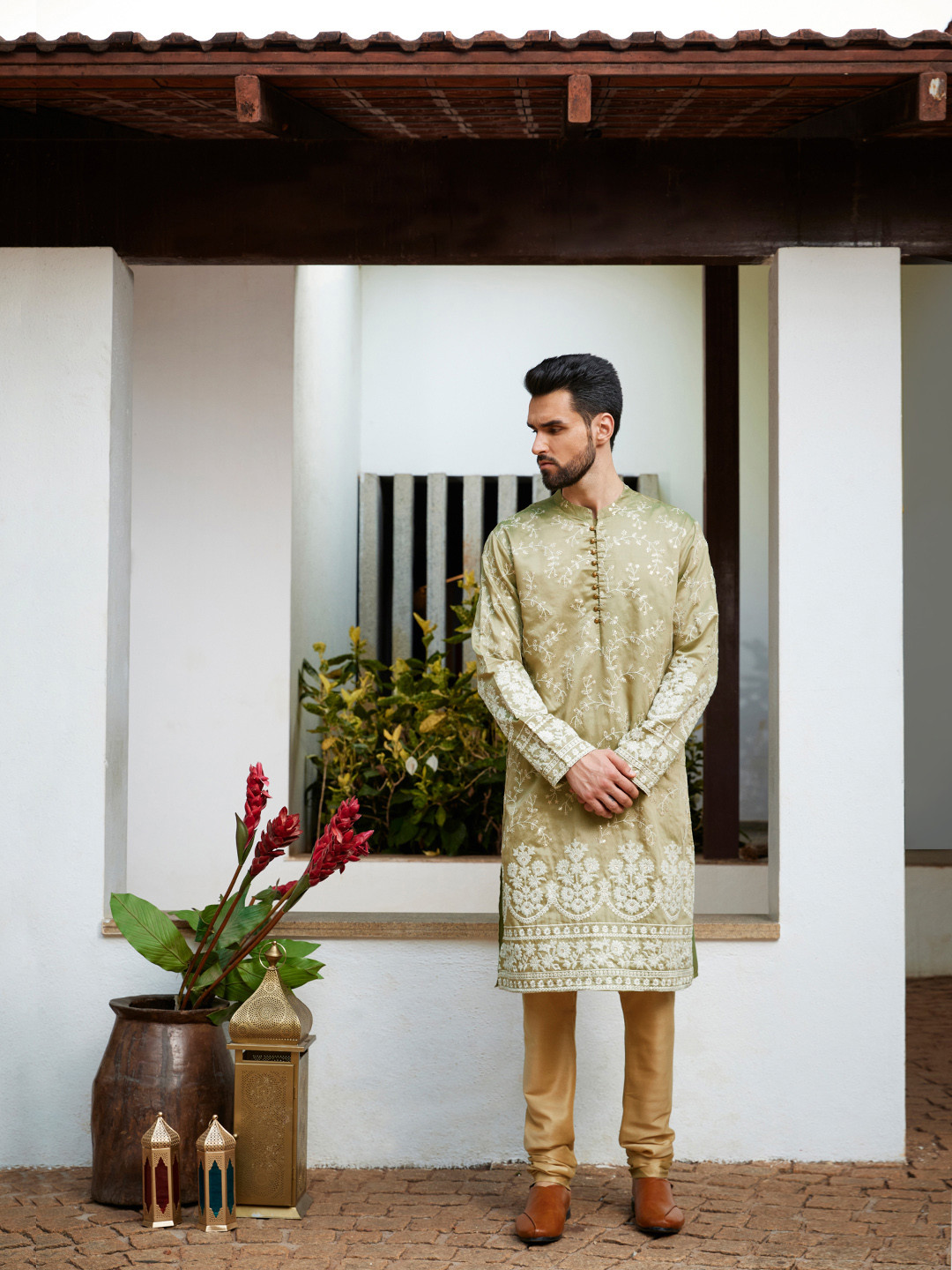 

House of Pataudi Men Sage Green Floral Embroidered Thread Work Jashn Kurta with Churidar