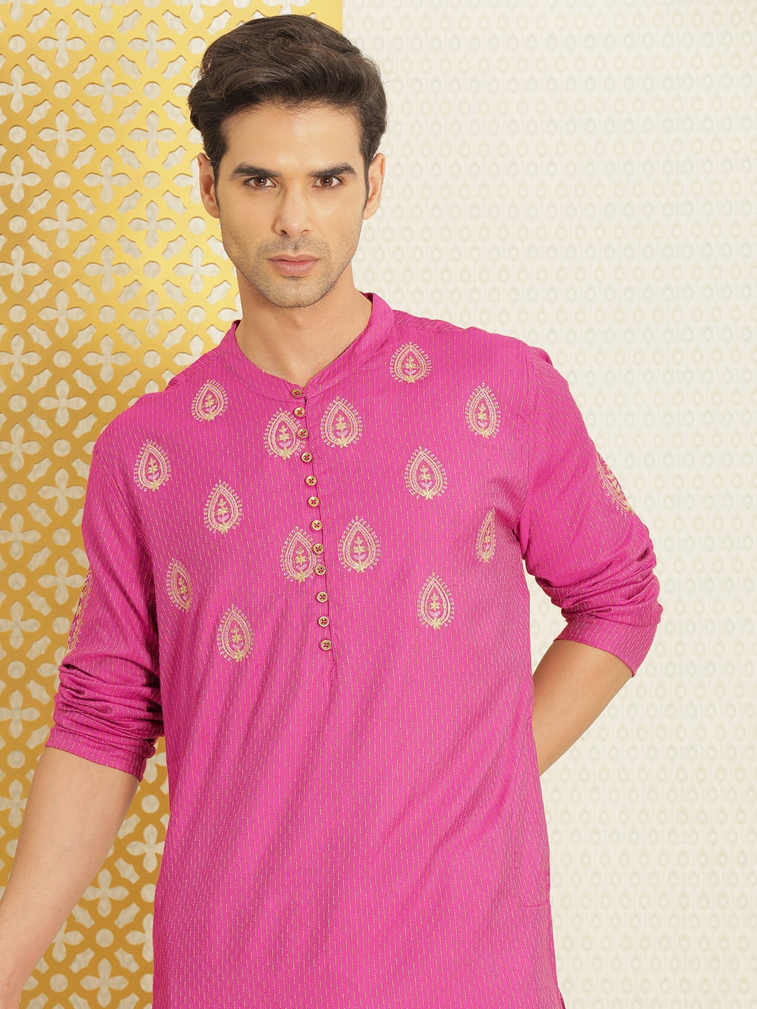 

House of Pataudi Men Magenta & Gold-Toned Striped Thread Work Jashn Kurta