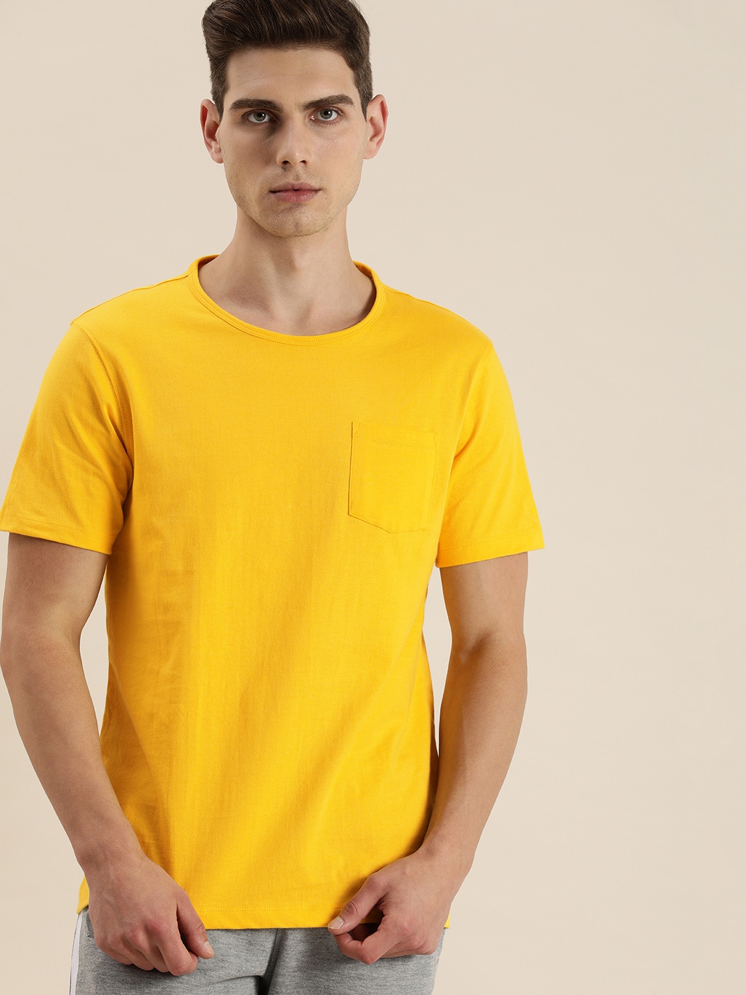 

ether Men Yellow Solid Round-Neck Pure Cotton Casual T-shirt