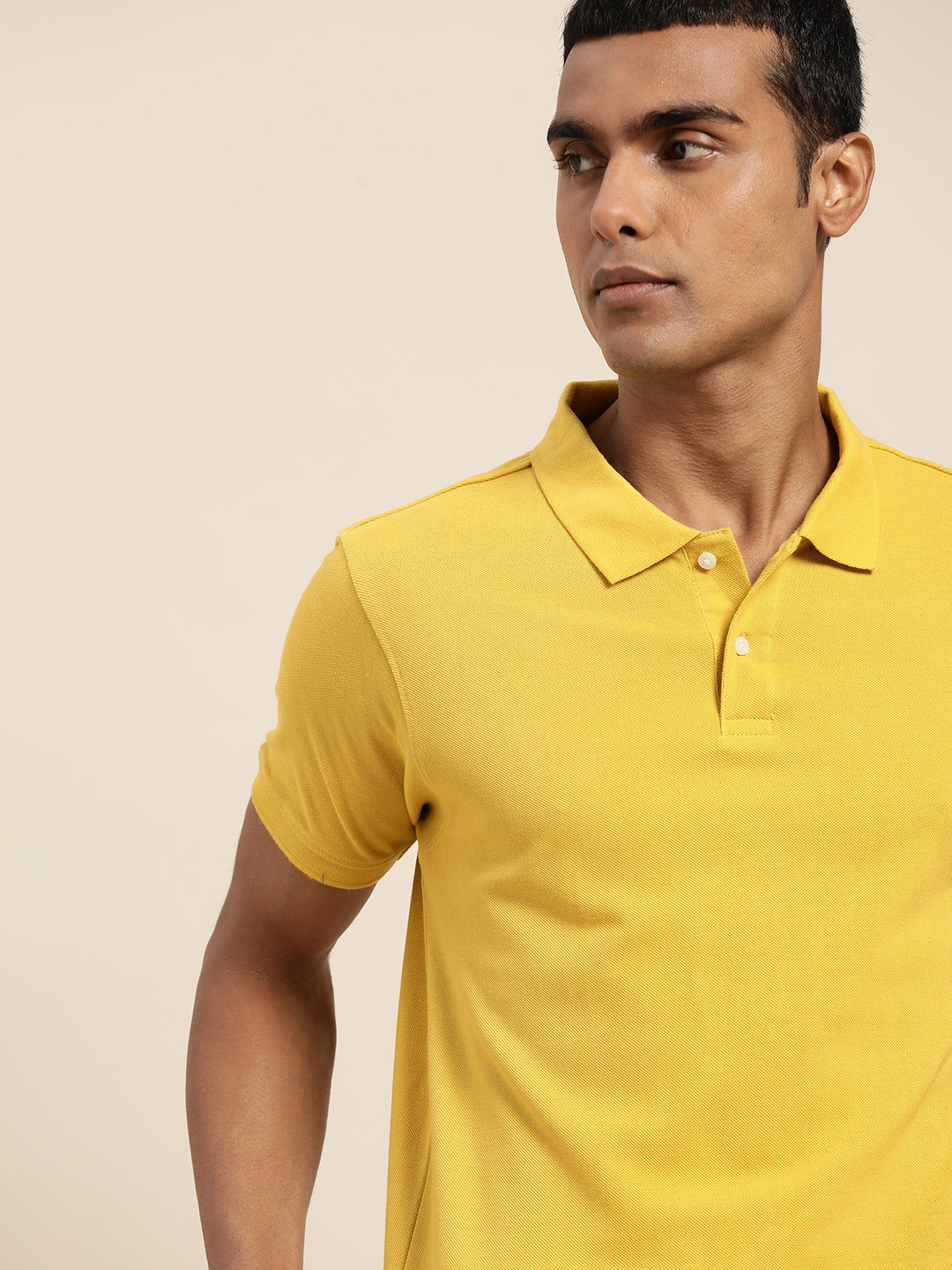 

ether Men Yellow Pure Cotton Solid Polo Collar T-shirt