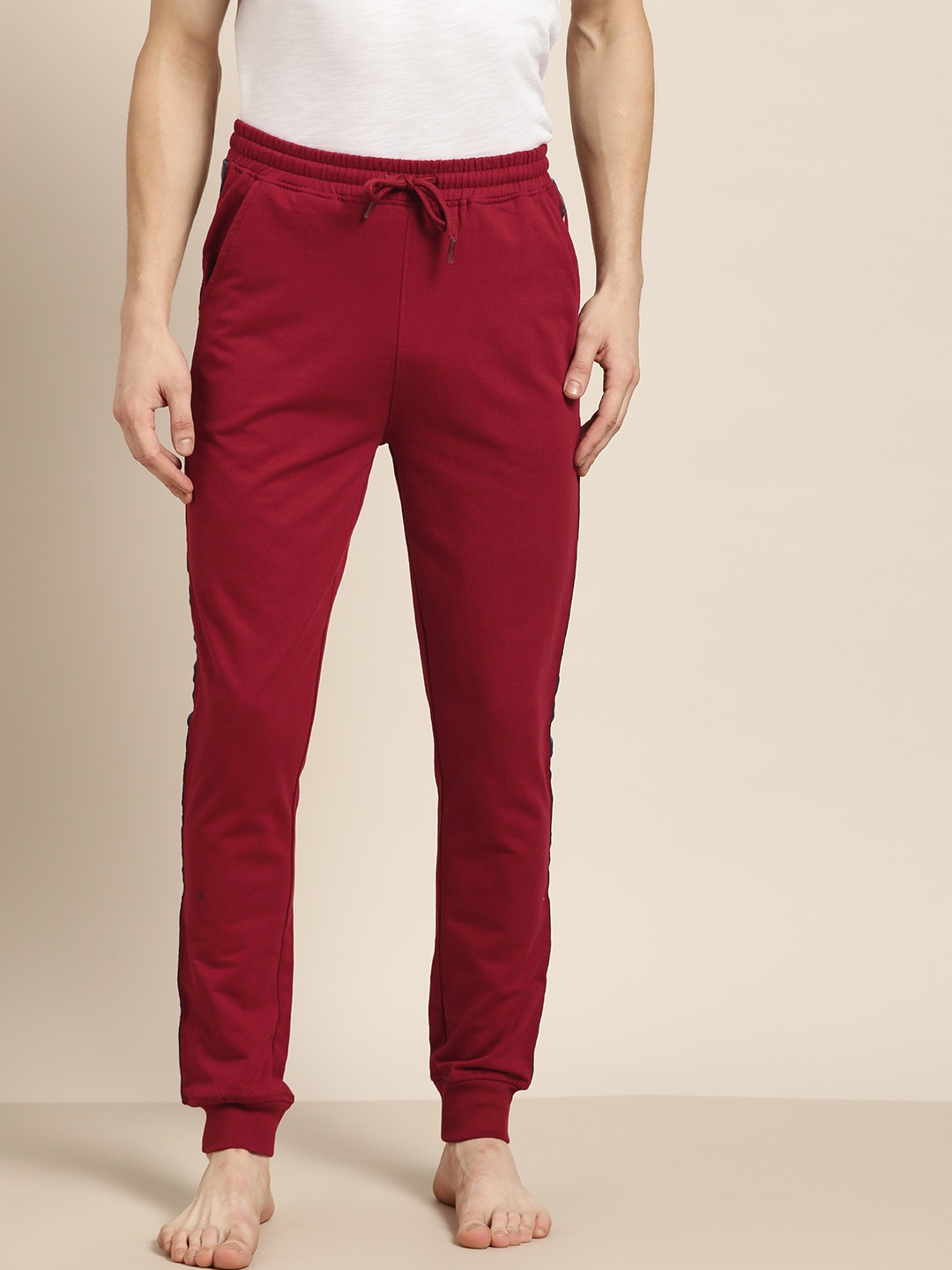 

ether Men Maroon Solid Cotton Joggers