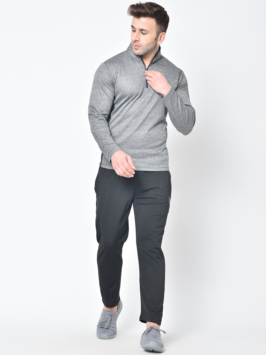 

Chkokko Men Grey Solid Sports Tracksuit