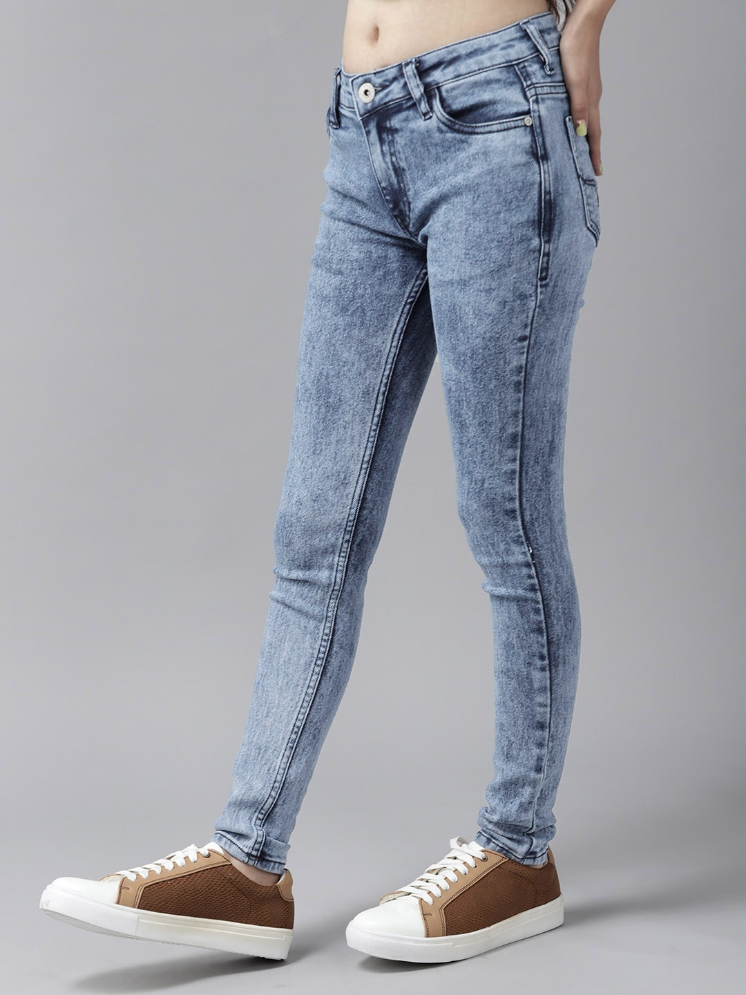 

UTH by Roadster Girls Blue Light Fade Stretchable Jeans