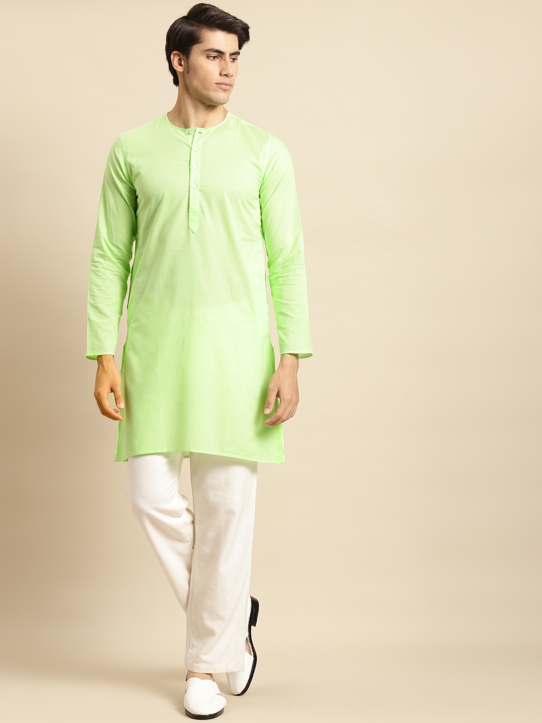 

RAJUBHAI HARGOVINDAS Men Green Solid Pure Cotton Straight Kurta
