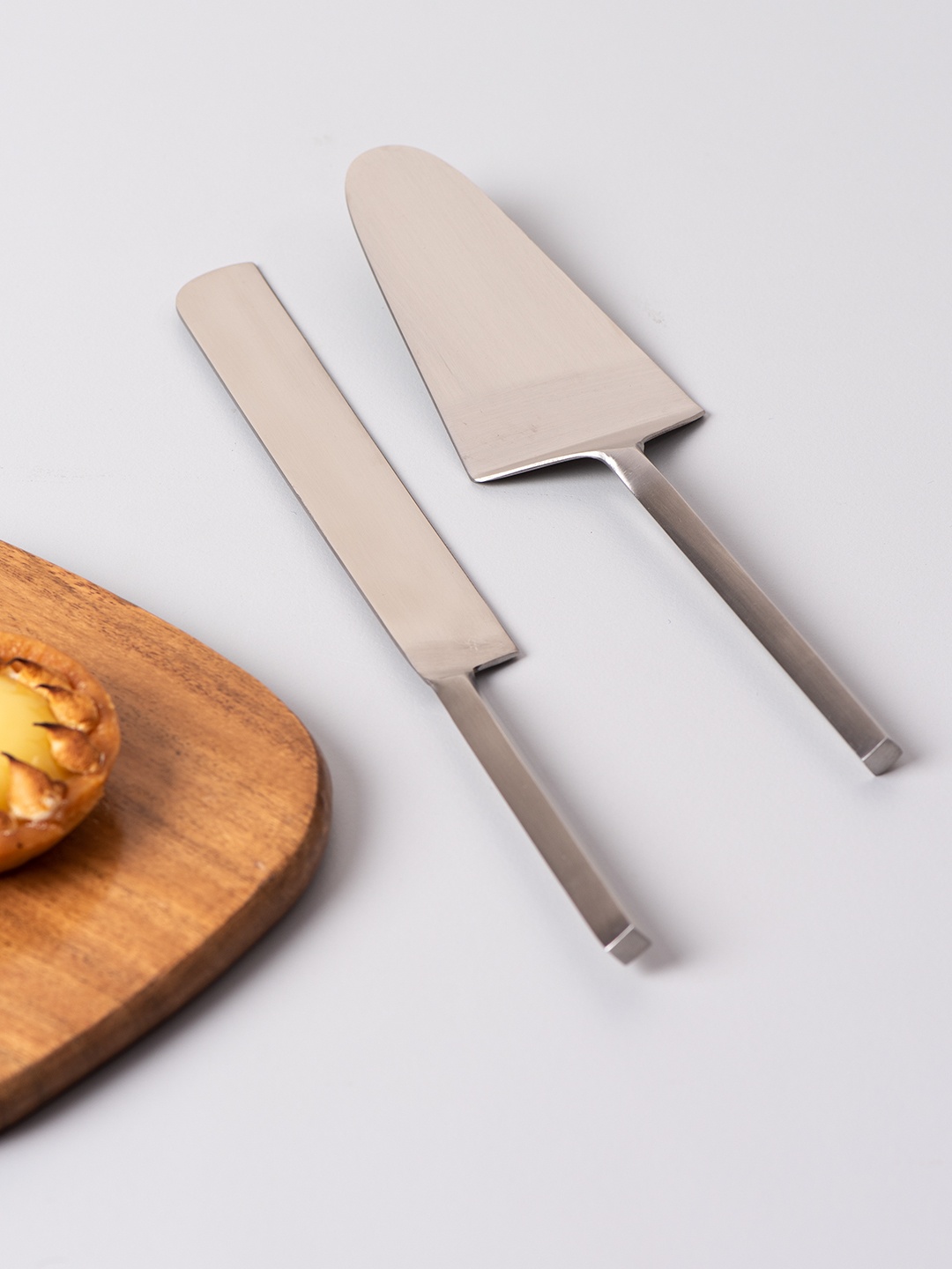 

nestroots 2 Pieces Silver-Toned Solid Stainless Steel Cake Server Set
