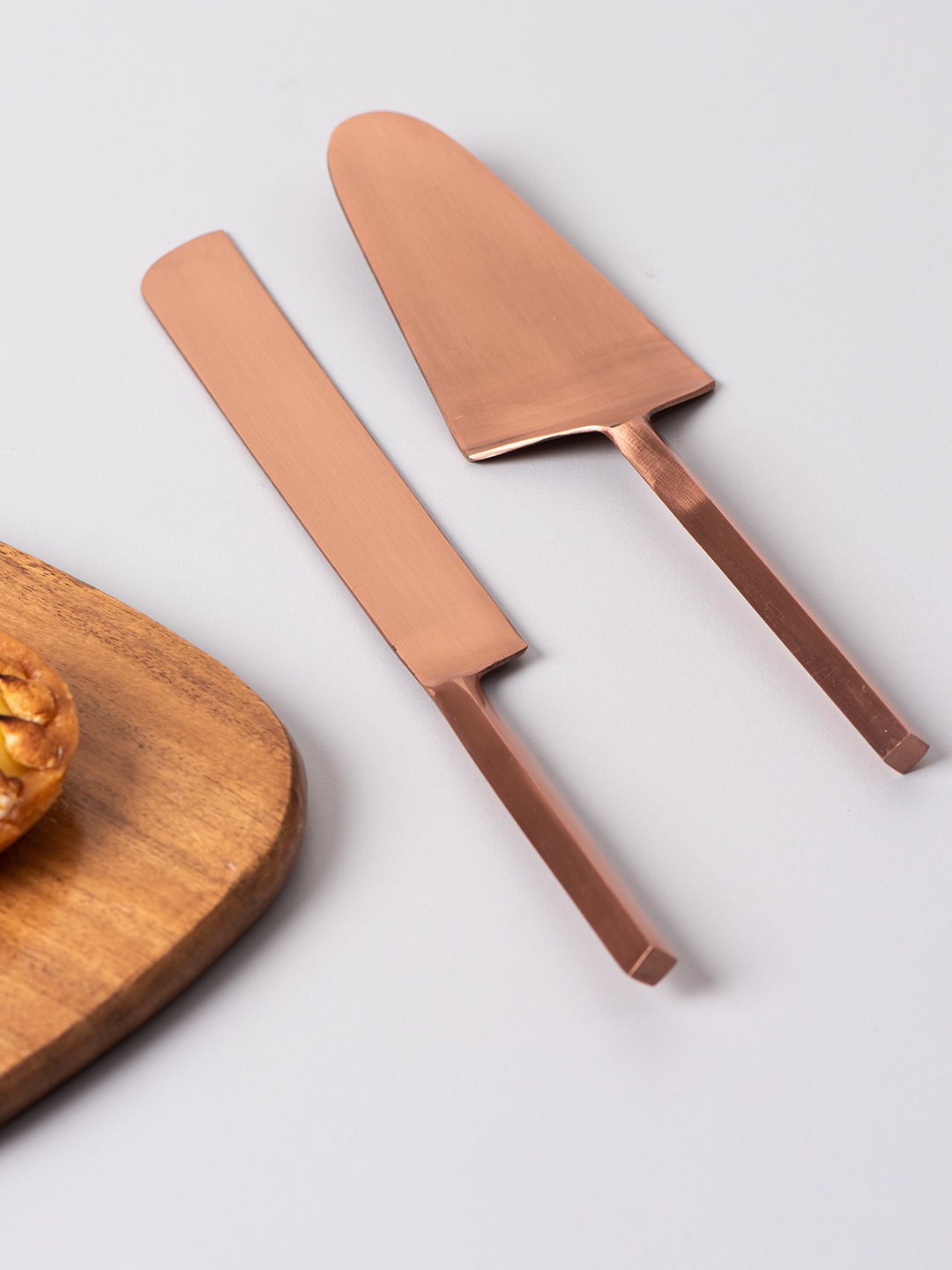

nestroots Set Of 2 Copper-Toned Solid Stainless Steel Cake Serving Cutlery