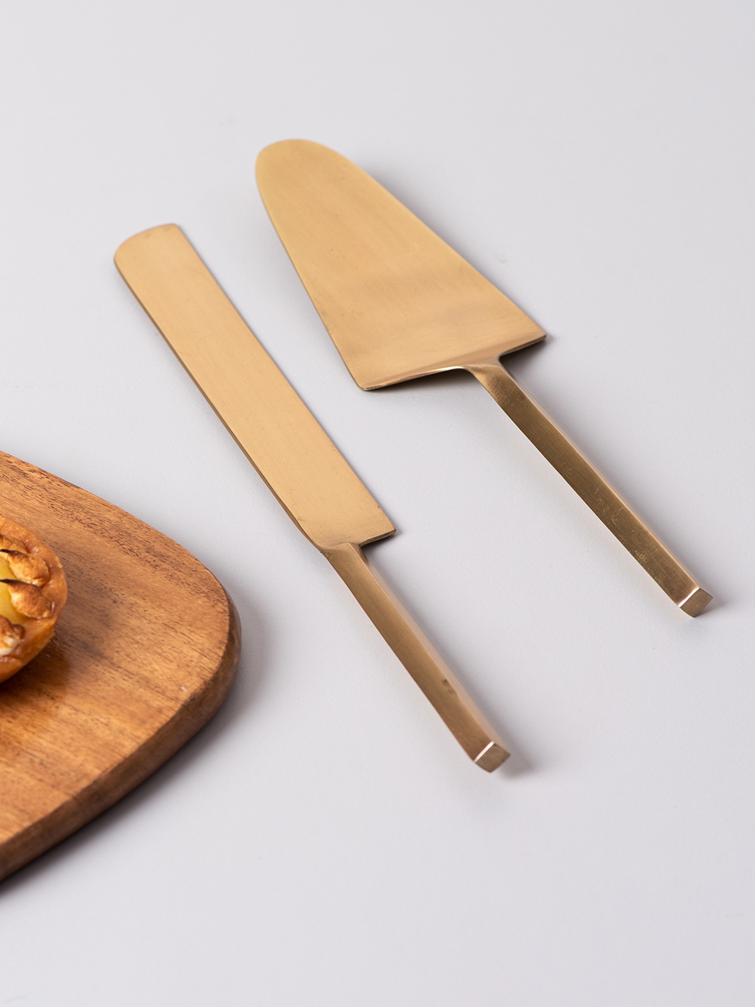 

nestroots Muted Gold-Toned 2-Pieces Solid Stainless Steel Cake Server Set