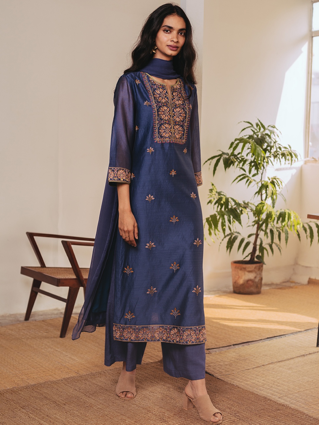 

aarke Ritu Kumar Women Blue Ethnic Yoke Embroidered Thread Work Kurta Set & Dupatta