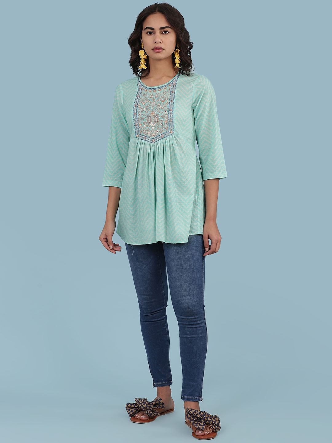 

aarke Ritu Kumar Green & Purple Chevron Yoke Design Thread Work Kurti