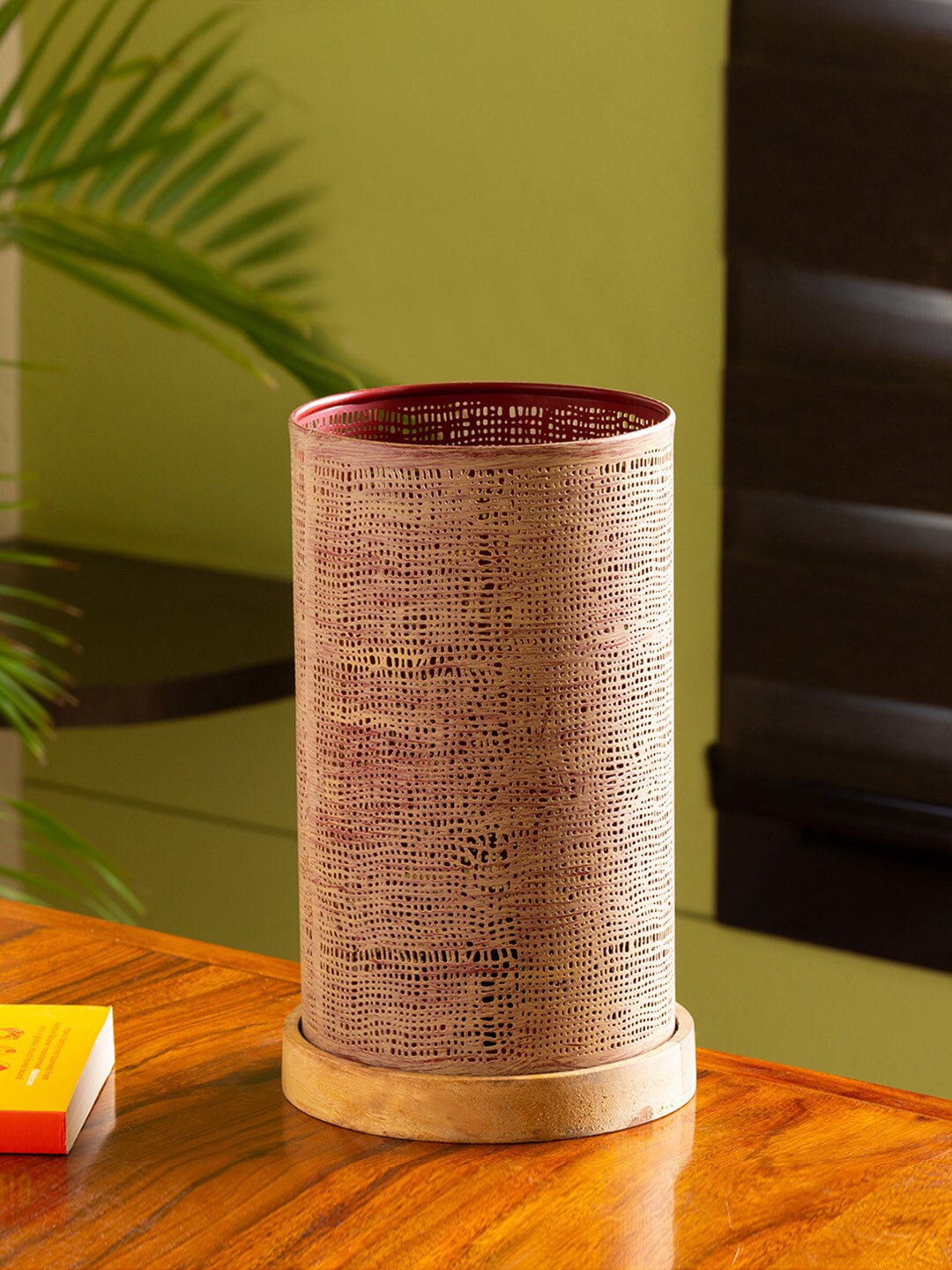 

ExclusiveLane Beige & Maroon Contemporary Handcrafted Column Table Lamp with Shade