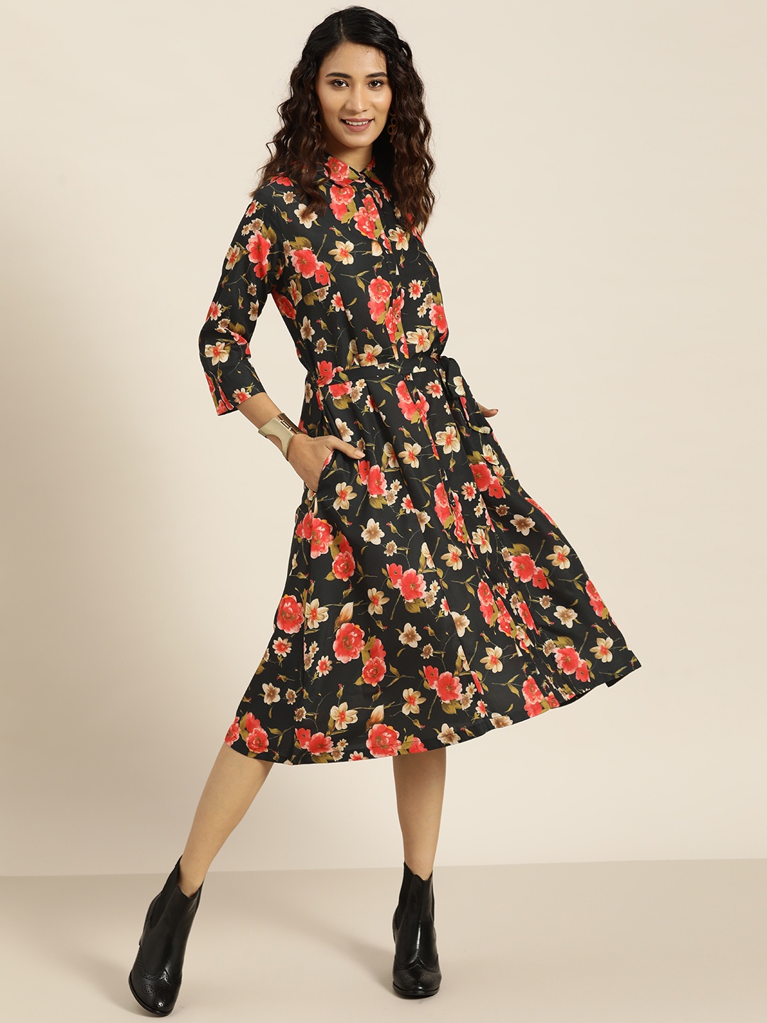 

Sangria Black & Red Floral Printed A-Line Shirt Collar Midi Dress