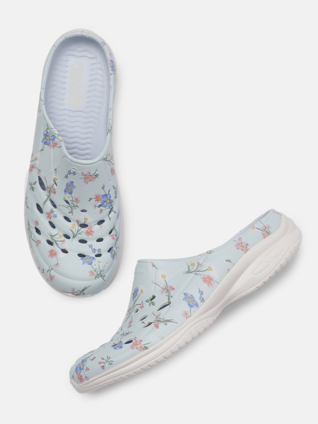 

Skechers Women Blue Floral Printed Rubber Foamies Clogs