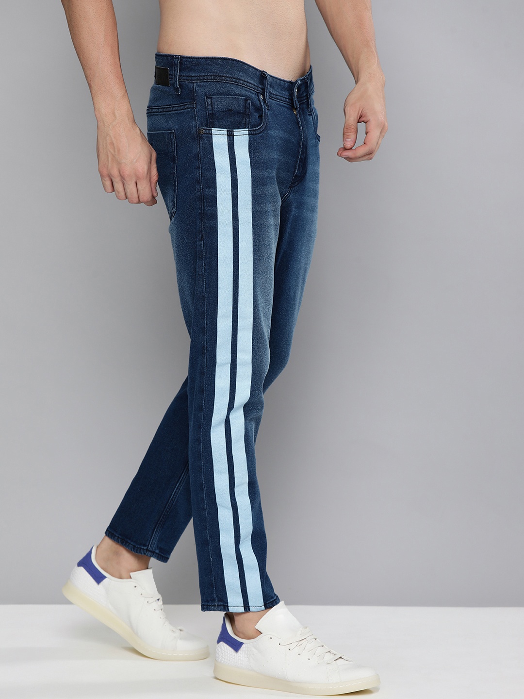 

Kook N Keech Men Blue Mid-Rise Regular Fit Light Fade Jeans With Side Stripes