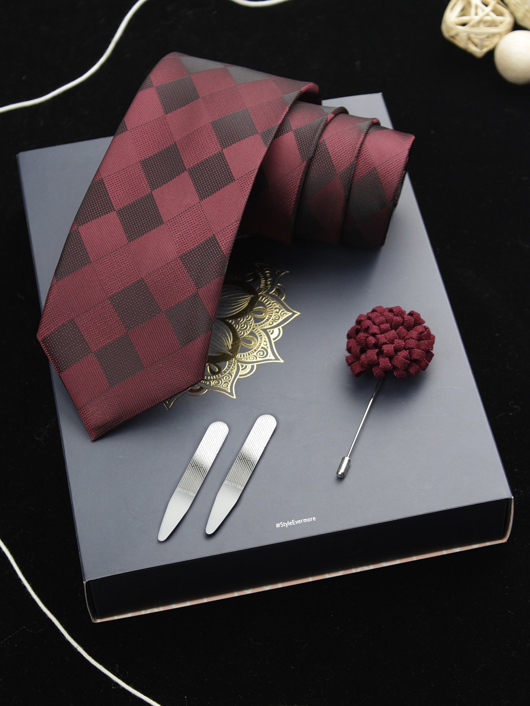 

PELUCHE Men Maroon & Black Checked Broad Tie with Brooch & Collar Stay