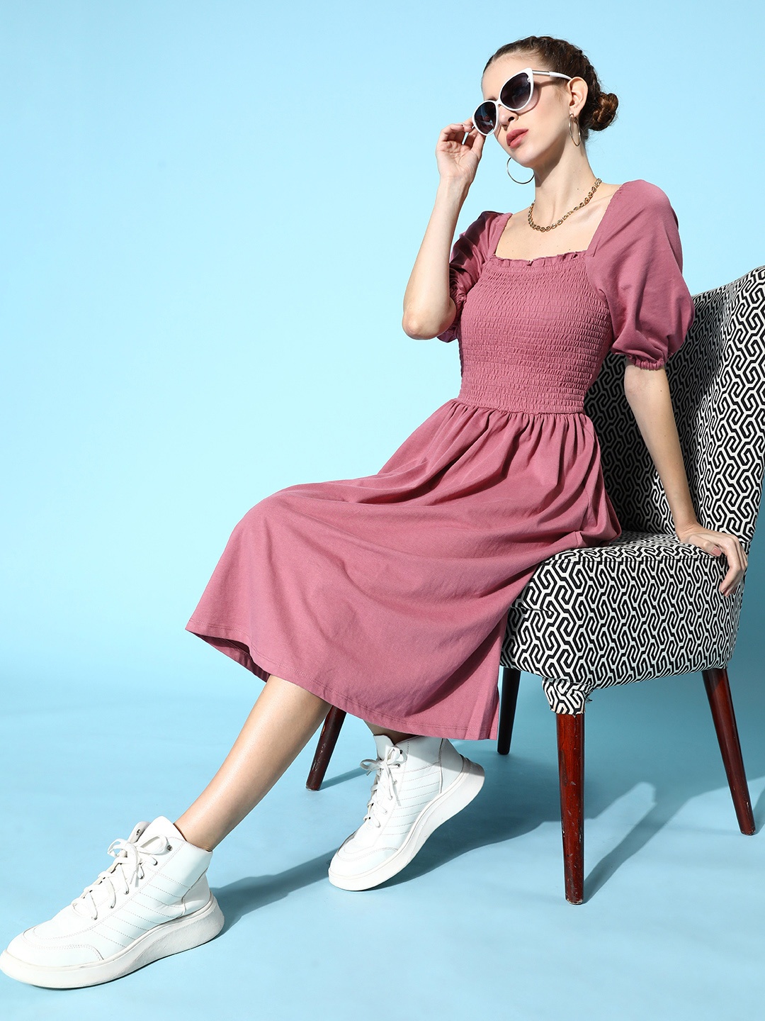 

Roadster Dusty Pink Solid Smocked Puff Sleeves Side Slit Detail Fit & Flare Dress