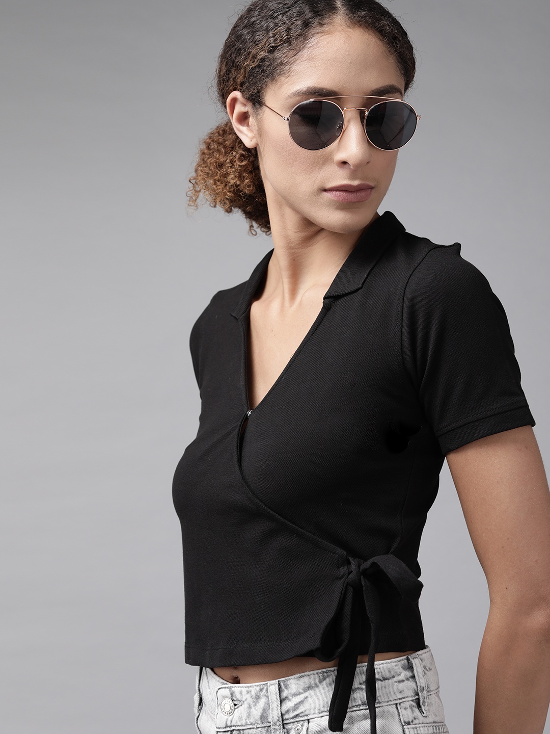 

Roadster Black Solid Cropped Wrap Top