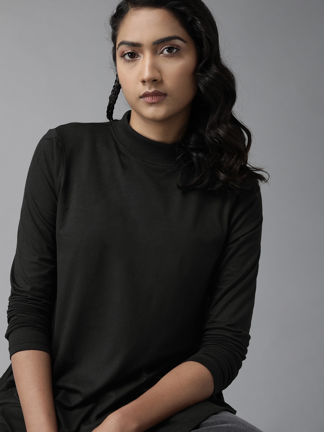 

Roadster Black Solid Curved Hem Longline Top