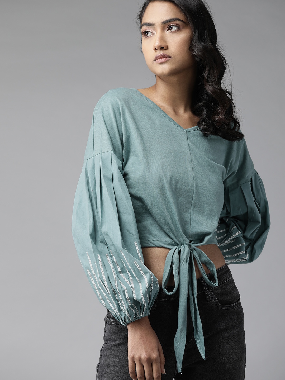 

Roadster Sea Green Pure Cotton Solid Tie-Up Crop Top