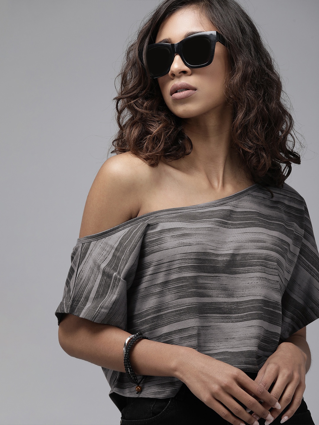 

Roadster Grey & Black One Shoulder Extended Sleeves Boxy Crop Top