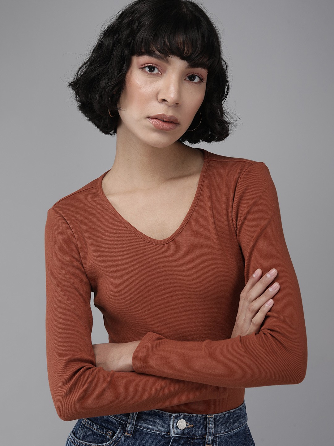 

The Roadster Lifestyle Co Women Brown Ribbed Crop Top