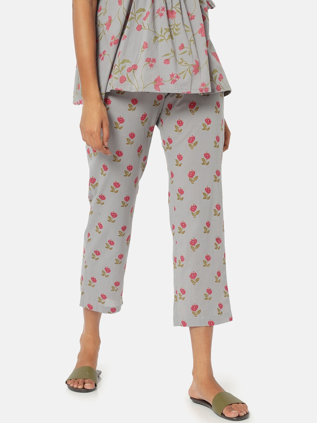 

Saaki Women Grey Floral Printed Trousers