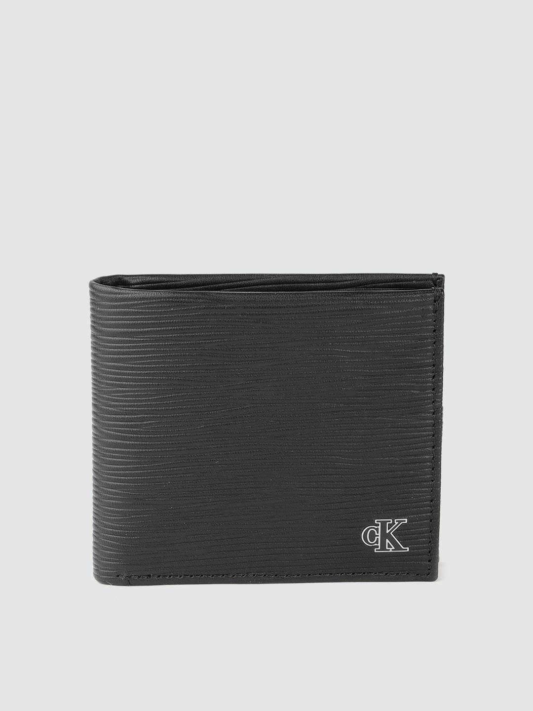 

Calvin Klein Men Black Textured Leather Two Fold Wallet