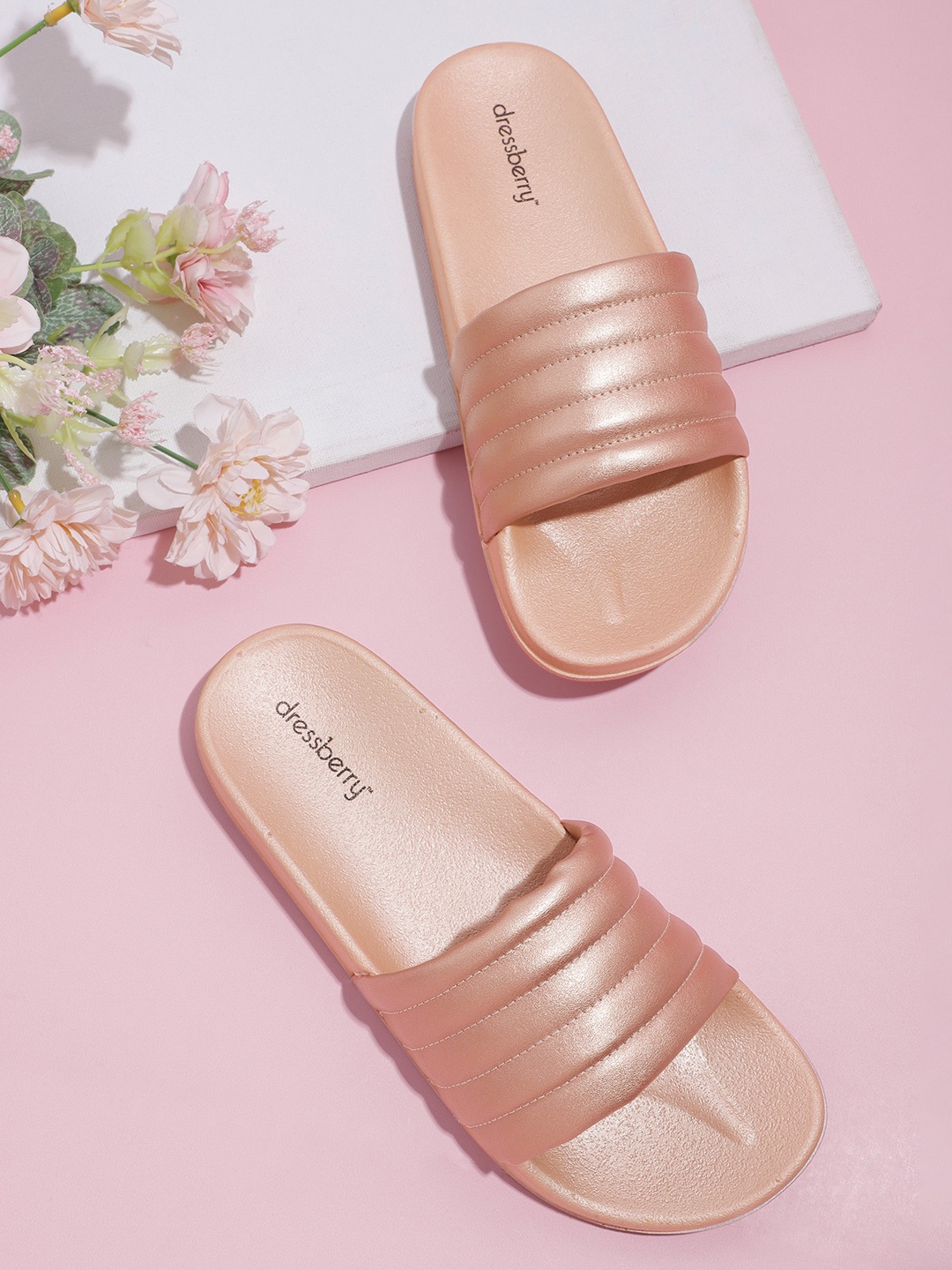 

DressBerry Women Rose Gold-Toned Quilted Sliders